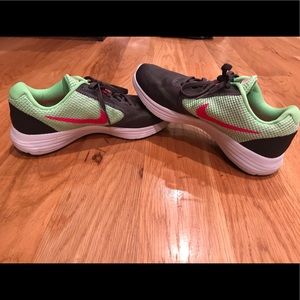 Nike revolution tennis shoes 8M